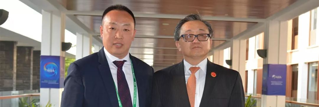 男人和女人日屄在线免费联合国副秘书长刘振民和赵章栓会长在博鳌亚洲论坛亲切交"